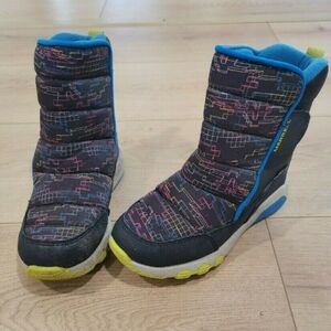 Boy's Merrell Free Roam Puffer boot. Size 12.